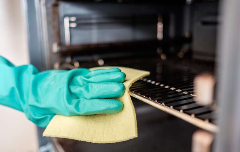 5 Passos Fáceis de como Limpar o Forno de Forma Rápida e Eficiente