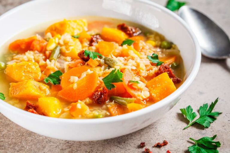 5 Maneiras Criativas de Como Reaproveitar Sobras de Alimentos em Receitas Rápidas e Econômicas