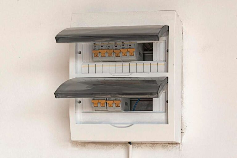 5 Dicas Essenciais de Cuidados com a Segurança Elétrica na Casa
