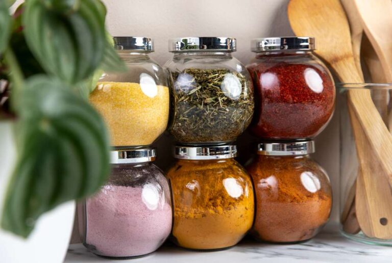 5 Dicas Essenciais para Organização de Cozinha Pequena sem Complicações