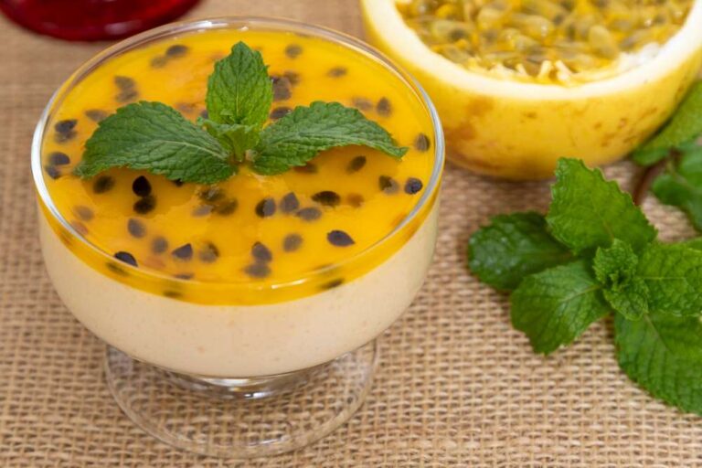 5 Sobremesas Rápidas com 3 Ingredientes para Surpreender Seus Amigos