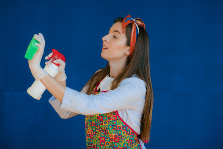 4 Maneiras de Como Economizar no Uso de Produtos de Limpeza na Economia Doméstica