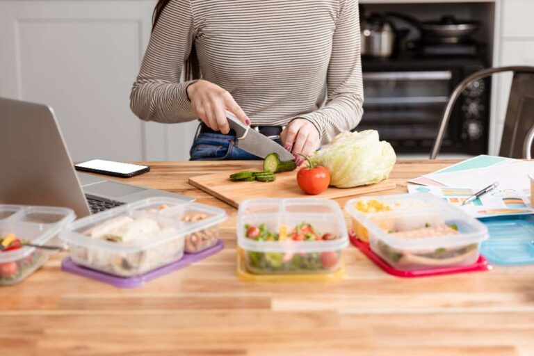 3 Dicas Essenciais para Preparando Refeições Rápidas para Visitas com Economia